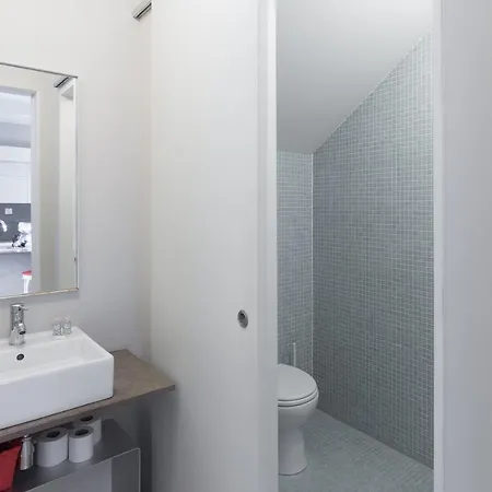By Pcale Apartment