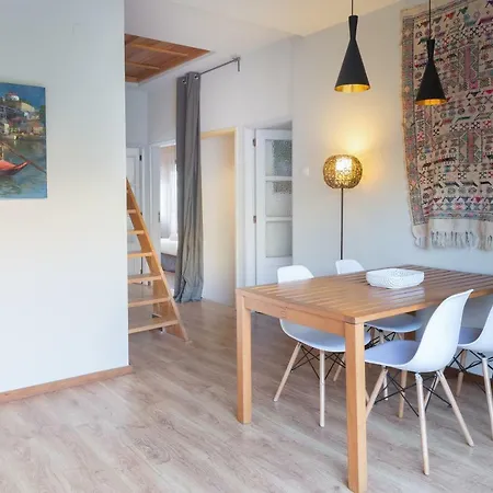 By Pcale Apartment