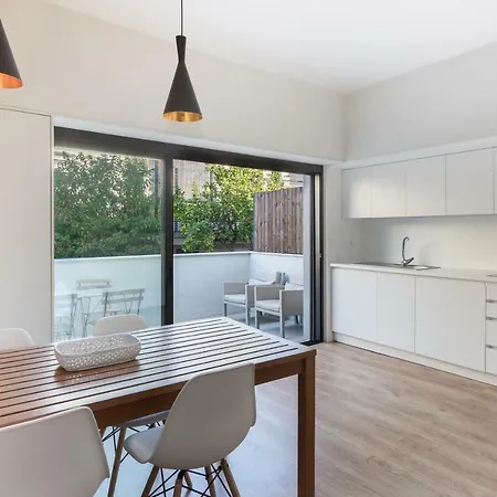 By Pcale Apartment