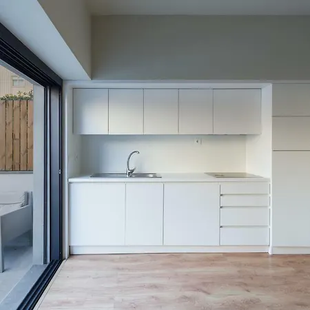 By Pcale Apartment